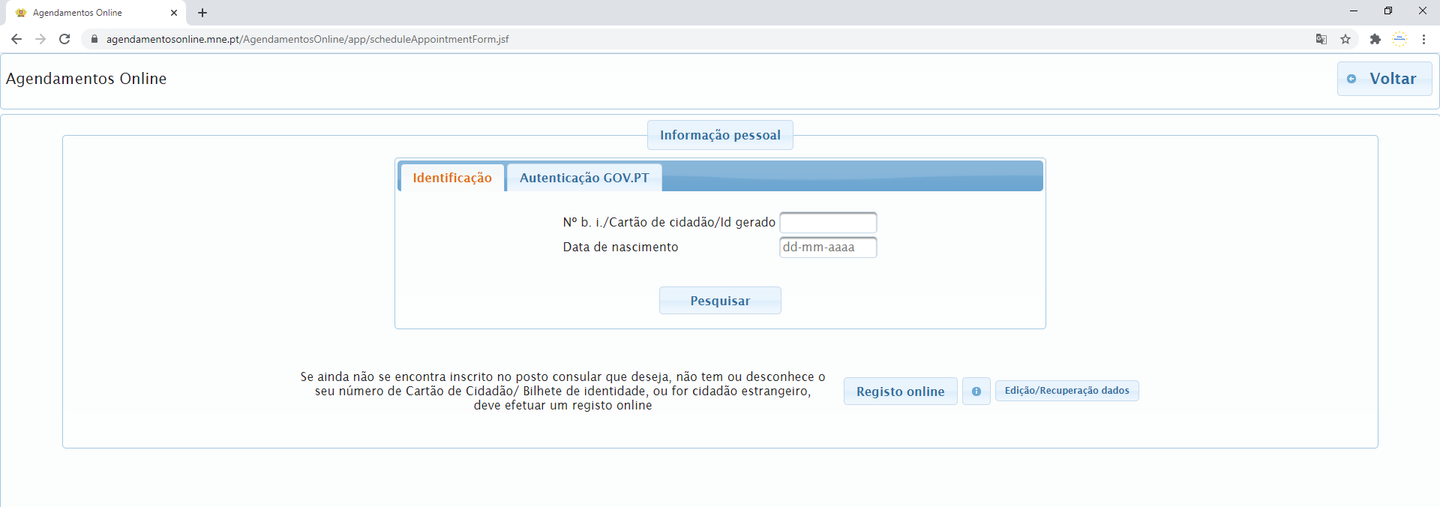 Screenshot — the online registration form (Registo online) of the consulate's appointment system, with fields for ID number and date of birth