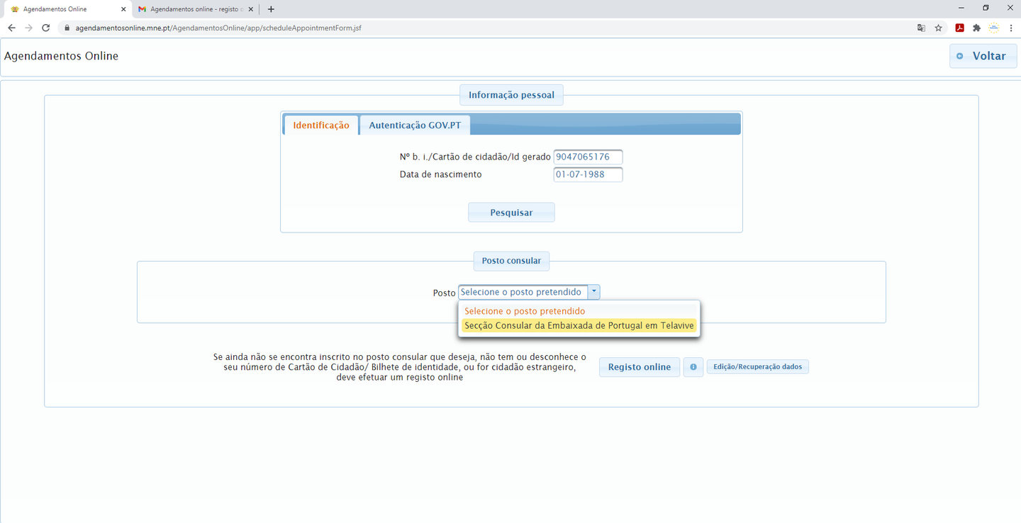 Screenshot — the appointment booking form with the chosen service highlighted in green