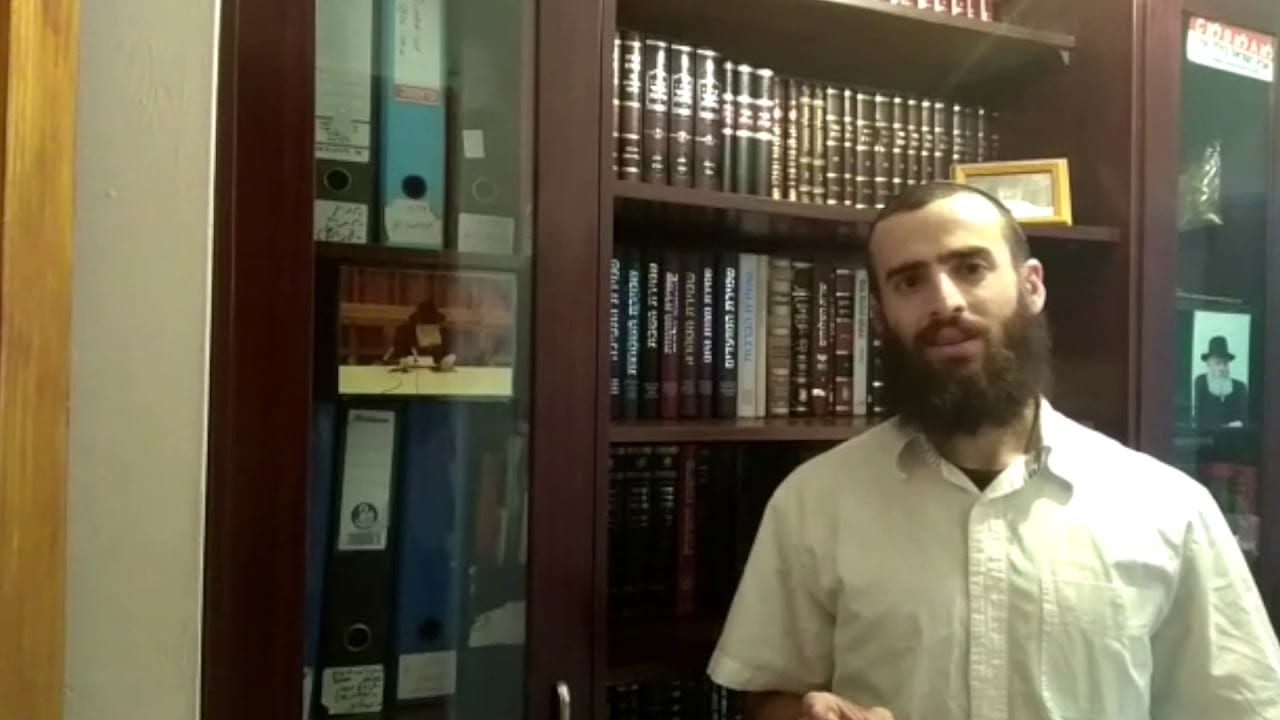Still from the recommendation video of Haim, an Easy Nationality client, filmed in a room with a bookcase